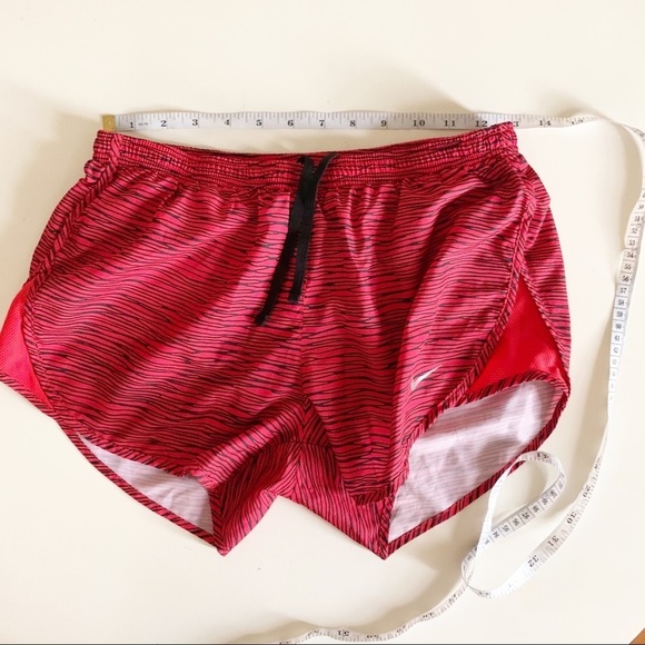 Nike 3” Equilibrium Modern Tempo Short Red Women’s Small Running - Picture 5 of 8